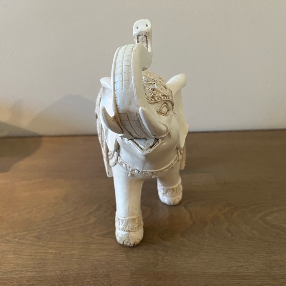 Lucky Elephant statue by Three Hands Corporation - Picture 6 of 9